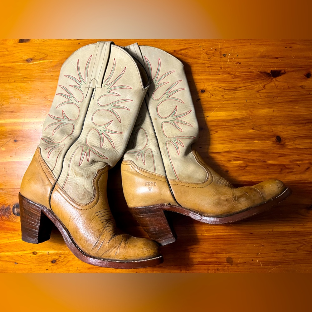 Women’s Cowboy Boots! Frye 6 1/2B womens vintage boots